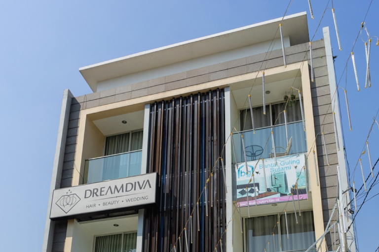 Exterior & Views 2, RedDoorz near Setrasari Mall 4, Bandung