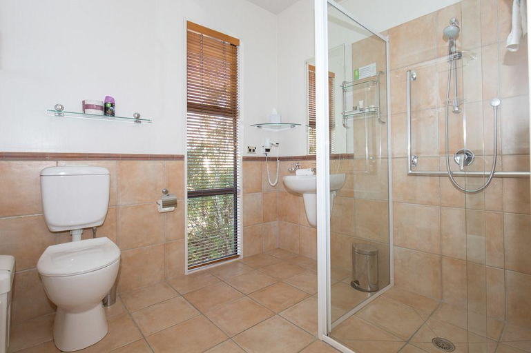 Bathroom 4, Lime Tree Lodge, Queenstown-Lakes
