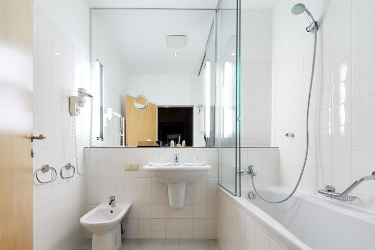 Bathroom 4, Living Hotel an der Oper by Derag, Wien