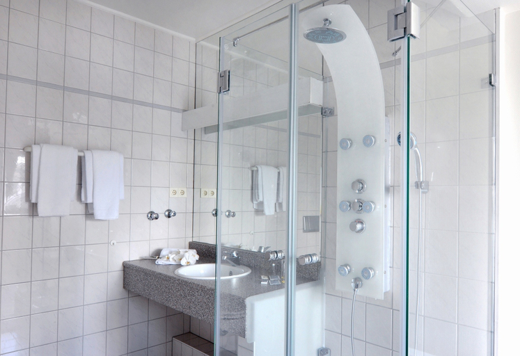 Bathroom 4, Hotel Schweizer Hof Kassel, Kassel