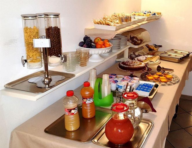 Food & Drinks