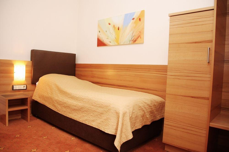 Bedroom 4, Tinschert, Perg