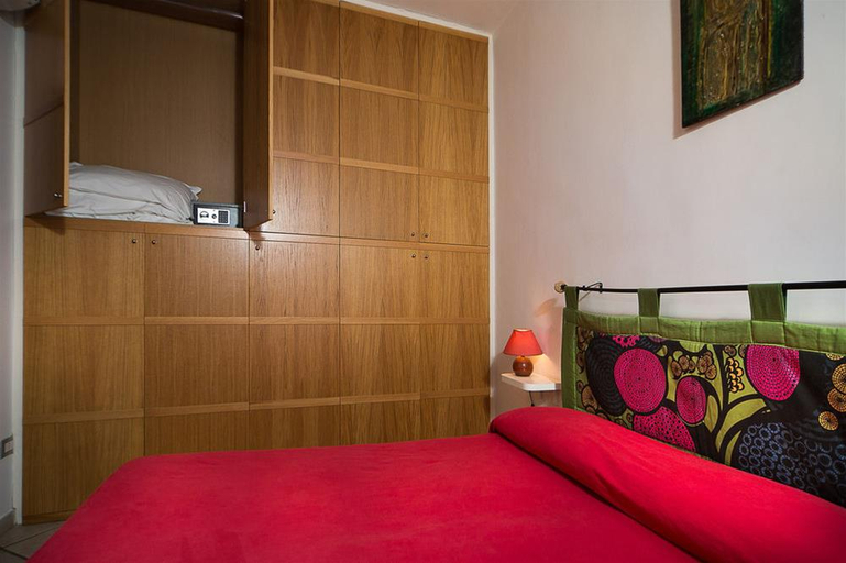 Bedroom 2, Fiorentini, Napoli