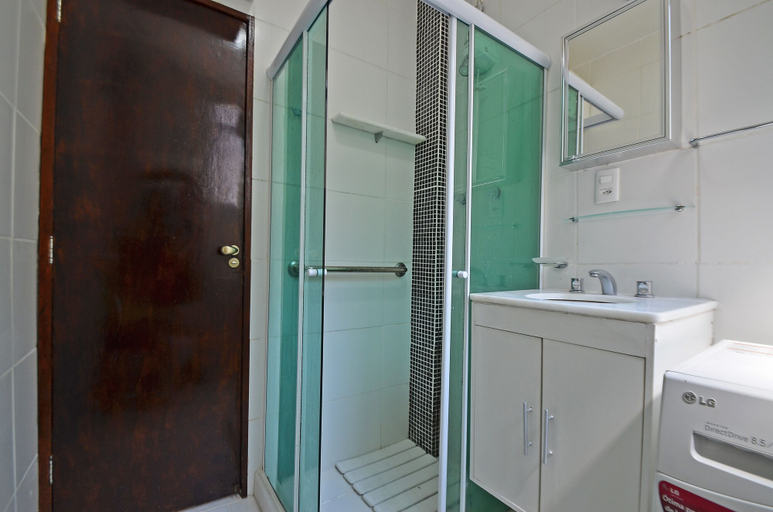 Bathroom, LineRio Copacabana Residence 240, Rio de Janeiro