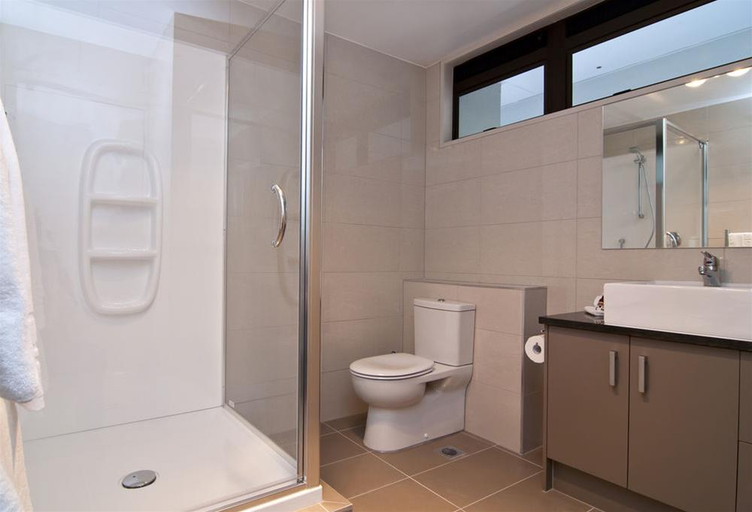 Bathroom 4, Breakwater Motel, Far North