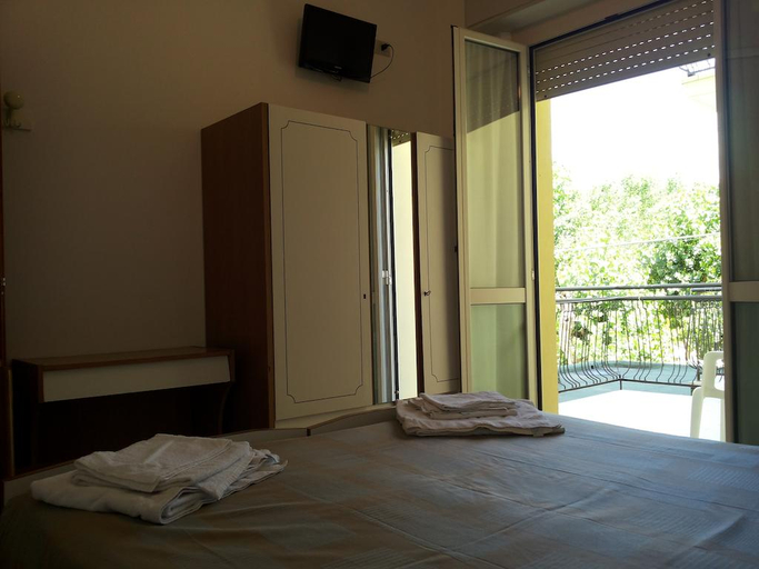 Bedroom 3, Cannes, Rimini