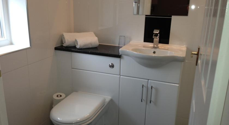 Bathroom 4, Ely House Hotel, Wolverhampton