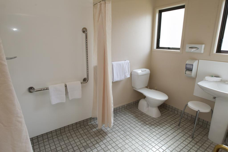 Bathroom 3, Aspen Manor Motel, Hamilton