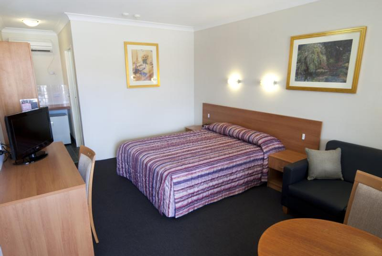Bedroom 2, Narellan Motor Inn, Camden
