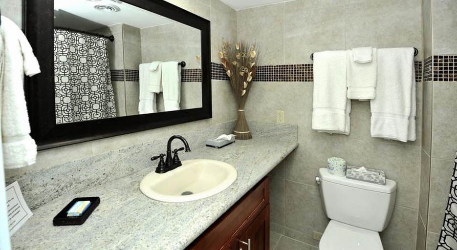 Bathroom 4, Hale Pau Hana Resort, Maui