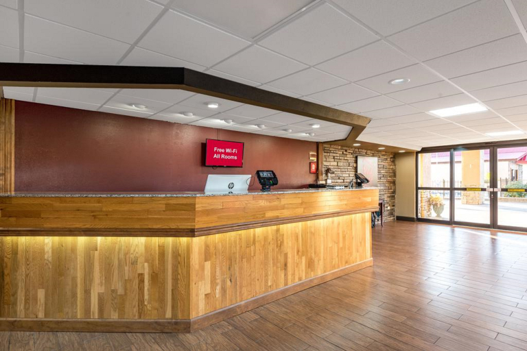 Public Area 2, Red Roof Inn & Suites Pigeon Forge - Parkway, Sevier
