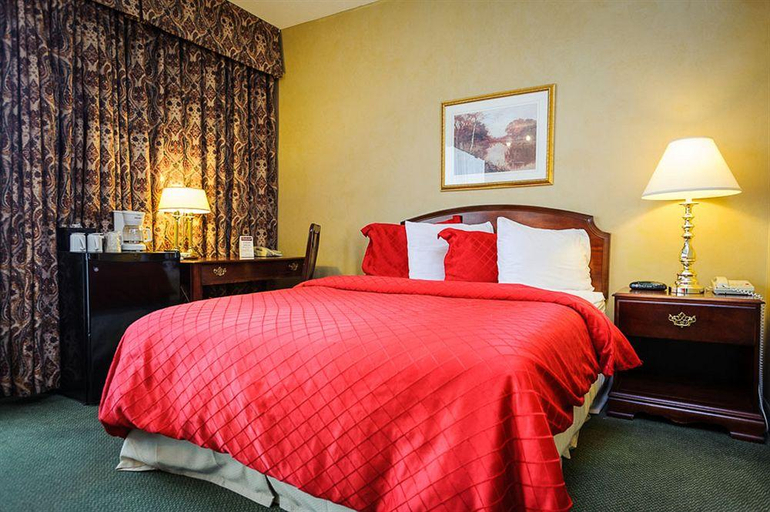 Bedroom 4, Peterborough Inn & Suites Hotel, Peterborough