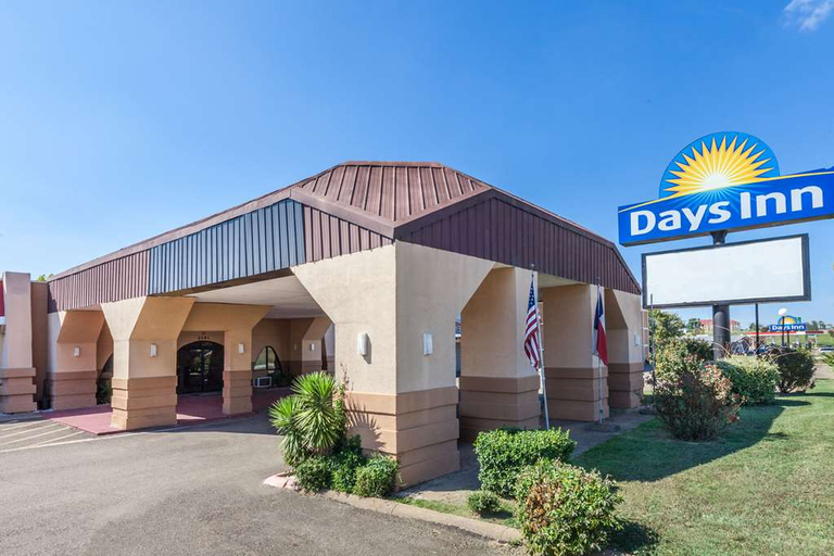 Exterior & Views 2, Days Inn by Wyndham Mt. Pleasant, Titus