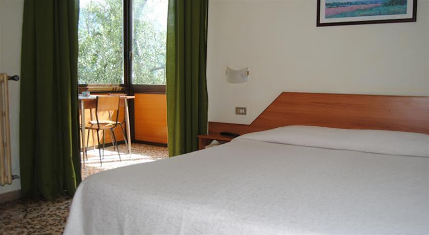Bedroom 3, Hotel Mercedes, Brescia