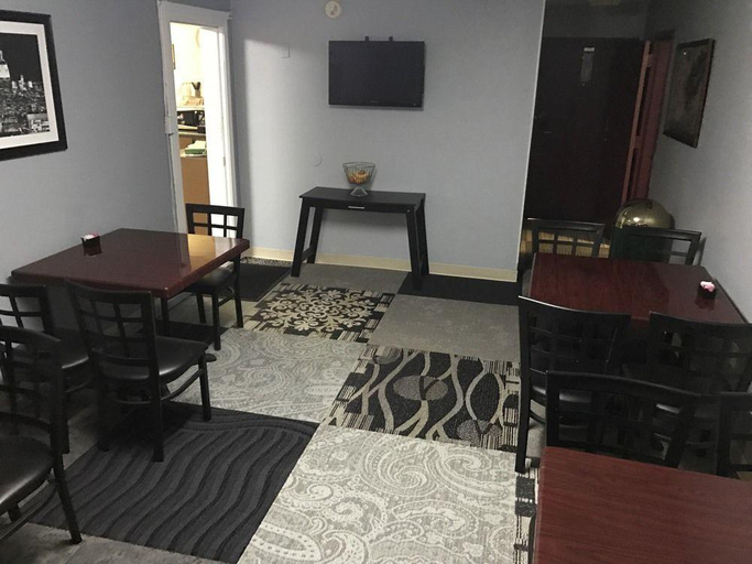 Public Area 3, Country Garden & Suites-Benton, Franklin