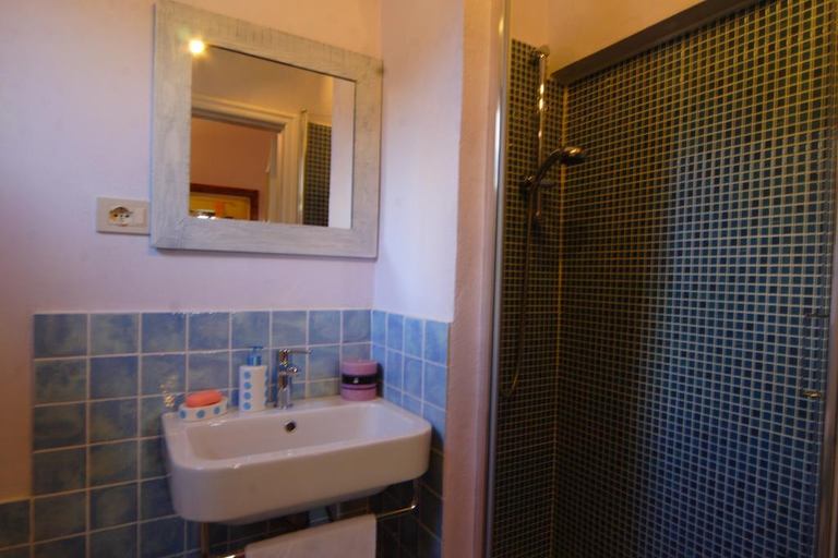 Bathroom, Poggetto di Montese, Siena