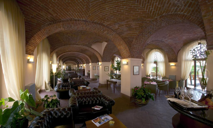 Public Area 4, Albergo dell'Agenzia, Cuneo