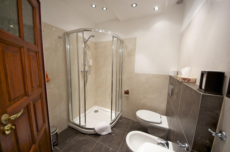 Bathroom, WawaBed Bed & Breakfast, Warsaw