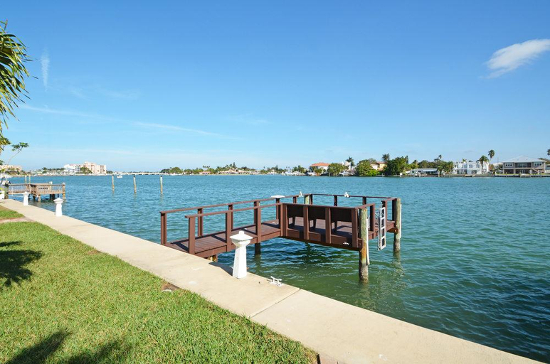 Food & Drinks 5, Westwinds Waterfront Resort, Pinellas
