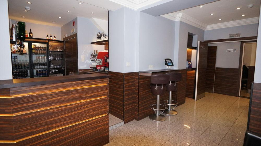Public Area 2, Crestfield Hotel, London