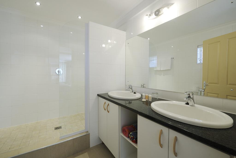 Bathroom 4, Bishops Inn Guesthouse, Nelson Mandela Bay