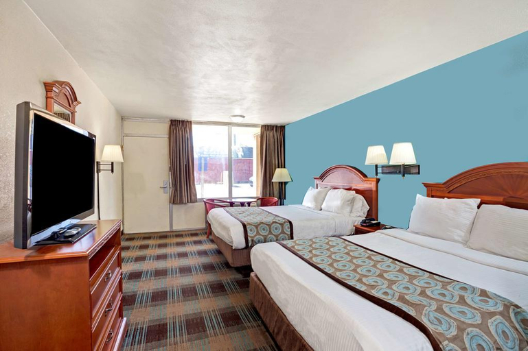 Exterior & Views 2, Super 8 by Wyndham Nashville Downtown, Davidson