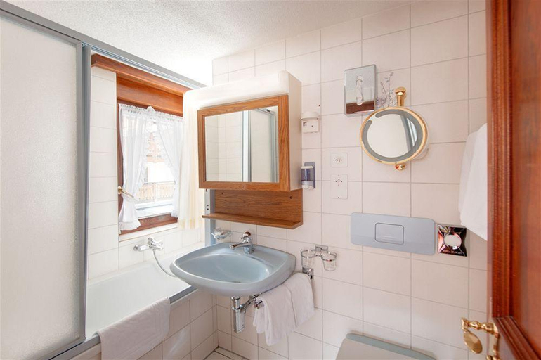 Bathroom 4, Astoria, Visp