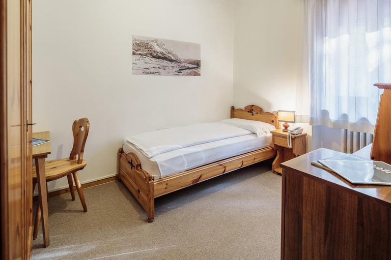 Bedroom 3, Hotel Al Larin, Belluno