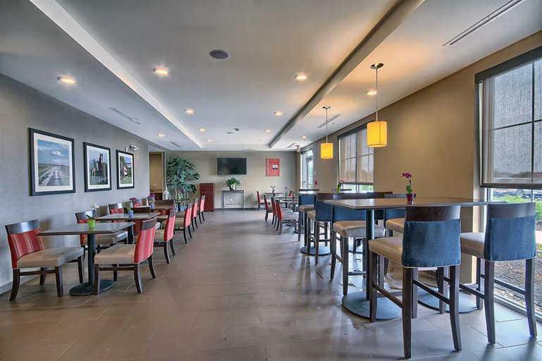 Food & Drinks 5, Comfort Suites Marietta-Parkersburg, Washington