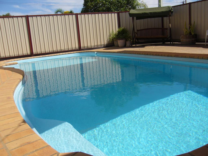 Sport & Beauty 4, Charleville Waltzing Matilda Motor Inn, Murweh