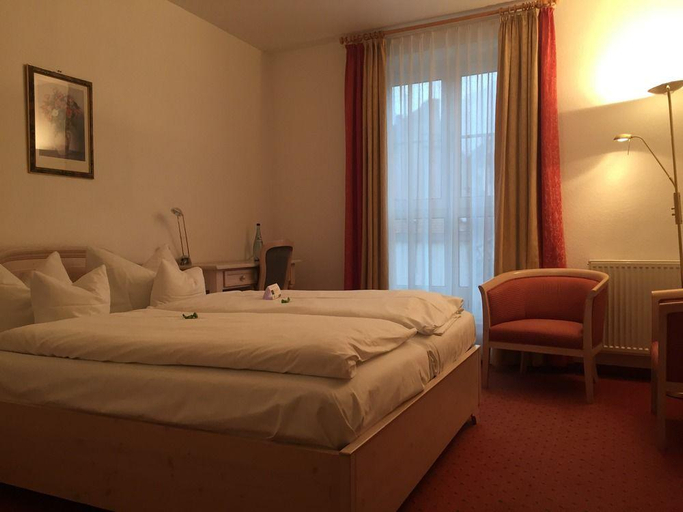 Bedroom 4, Flair Hotel Vier Jahreszeiten, Reutlingen