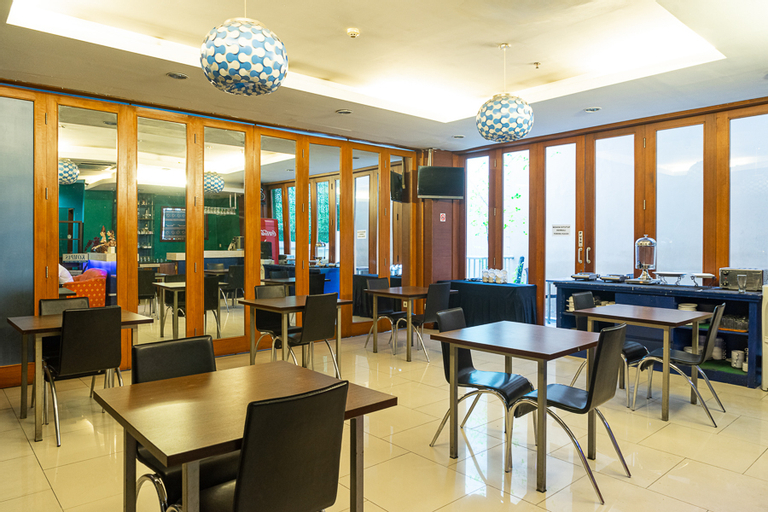 Food & Drinks, RedDoorz Plus near Blok M Square (temporarily closed), South Jakarta