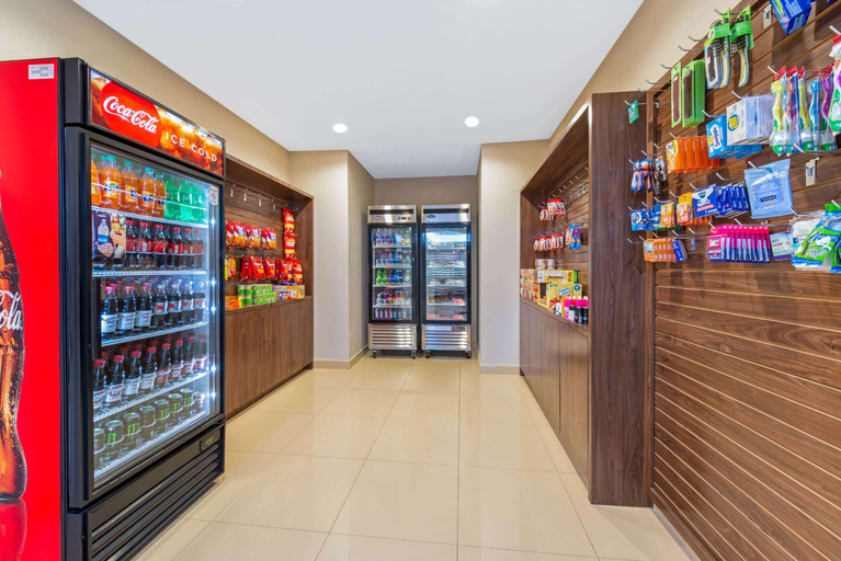 Public Area 2, La Quinta Inn & Suites by Wyndham Bridge City, Orange