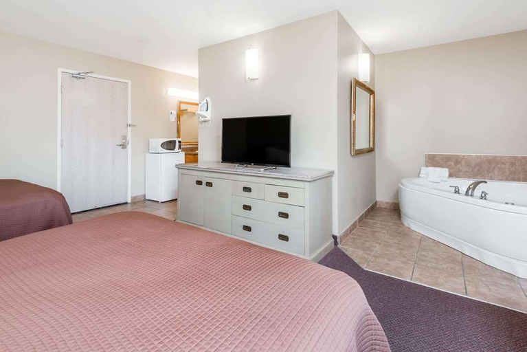 Bedroom 4, London Travel Inn, Middlesex