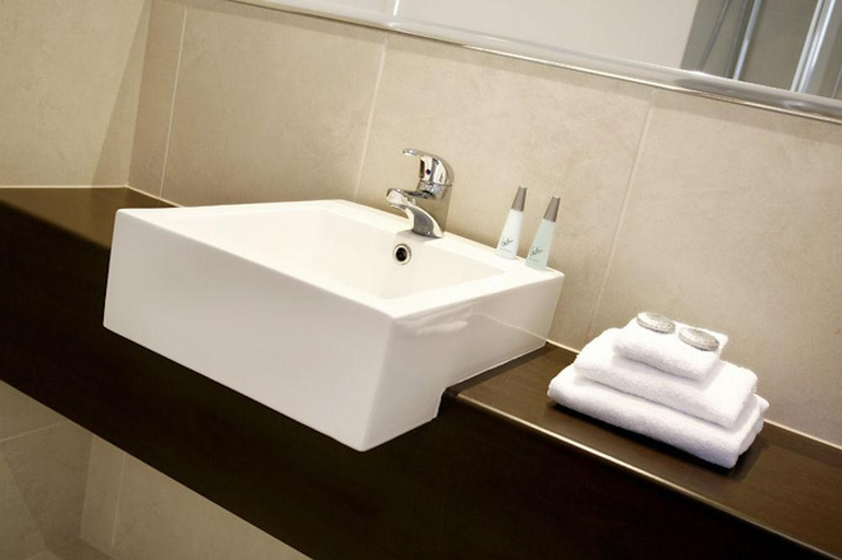 Bathroom 5, Noosa Heads Motel, Noosa - Noosa-Noosaville