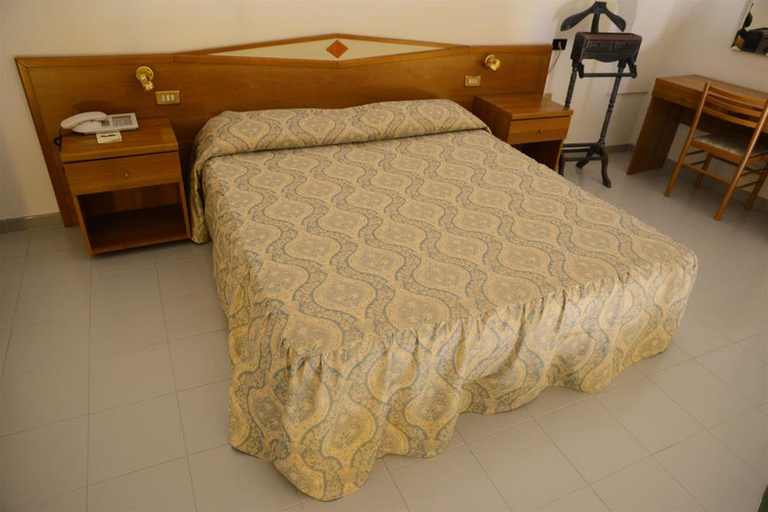 Bedroom 4, Albergo Italia, Matera