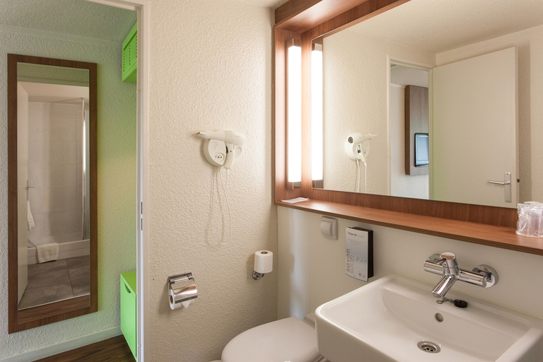 Bathroom 5, Hôtel Inn Design & Restaurant Poitiers, Vienne