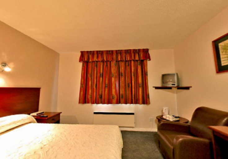 Bedroom 5, Milton Keynes Hotel, Northamptonshire