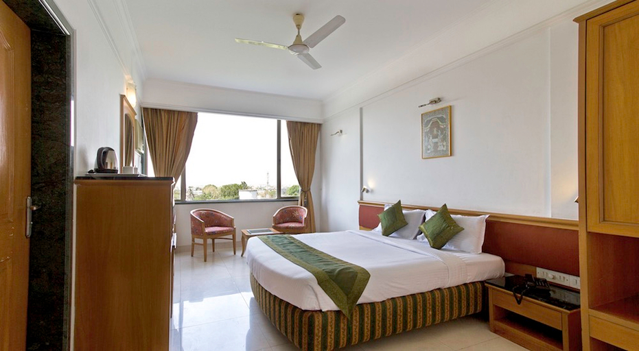 Bedroom 3, Treebo Golden Emerald, Pune