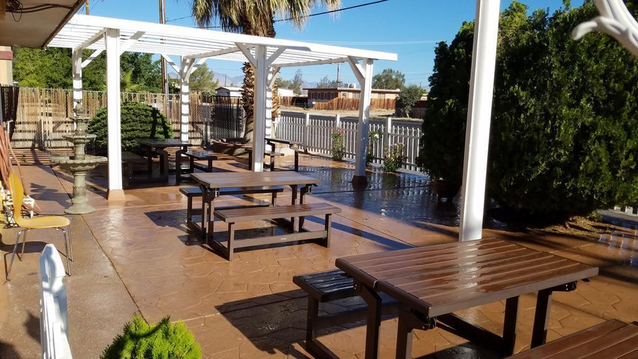 Food & Drinks 3, Travelodge Ridgecrest, Kern