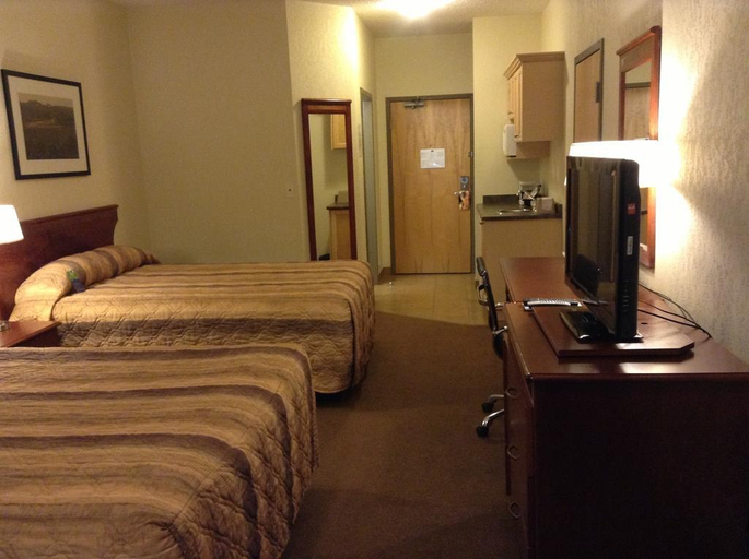 Bedroom 4, Lakeview Inn & Suites Fort Nelson, Northern Rockies
