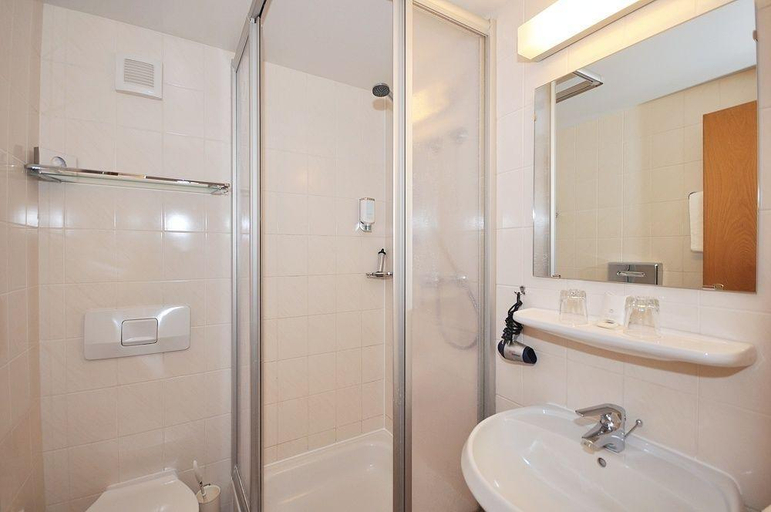 Bathroom, Binzer Hof, Vorpommern-Rügen