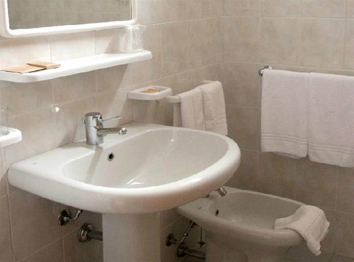 Bathroom 4, Pension Imperia, Udine