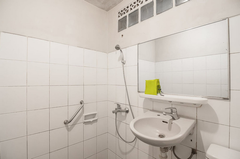 Yehezkiel Hotel Lembang RedPartner, Bandung