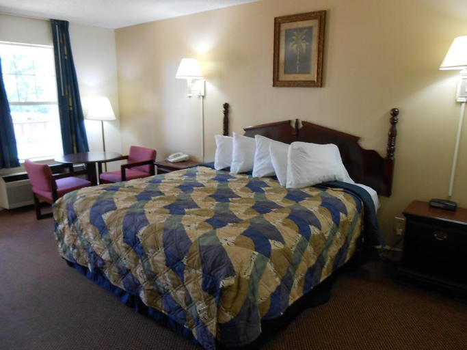 Bedroom 3, Glennville Inn, Tattnall