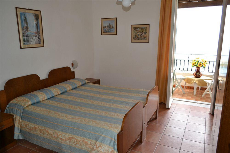 Bedroom 3, Villa Bina, Napoli
