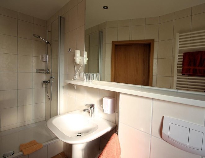 Bathroom 5, Hotel Tenner, Neustadt an der Weinstraße