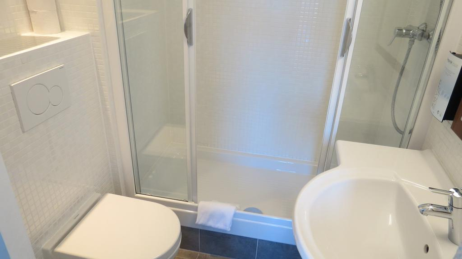 Bathroom 4, Hotel Campanile Nice Centre - Acropolis, Alpes-Maritimes