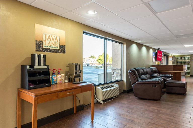 Public Area 2, Red Roof Inn & Suites Pigeon Forge - Parkway, Sevier