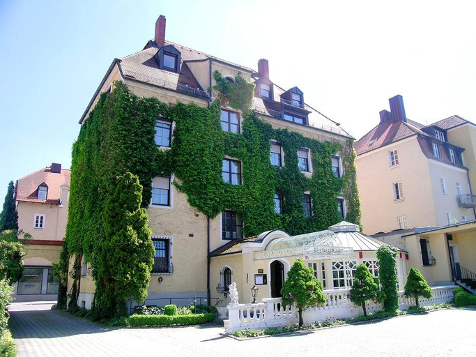 Exterior & Views 2, Romantik Hotel & Restaurant Fürstenhof, Landshut